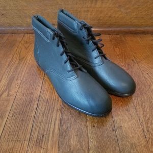 Outdorables faux leather  dark green booties 8.5
